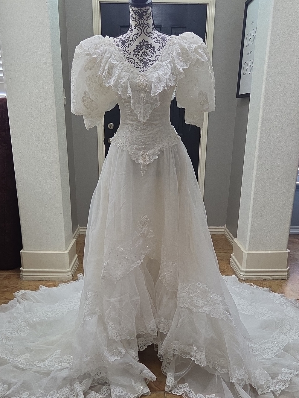 Vintage White Lace Bridal Ball Gown with Puff Sleeves